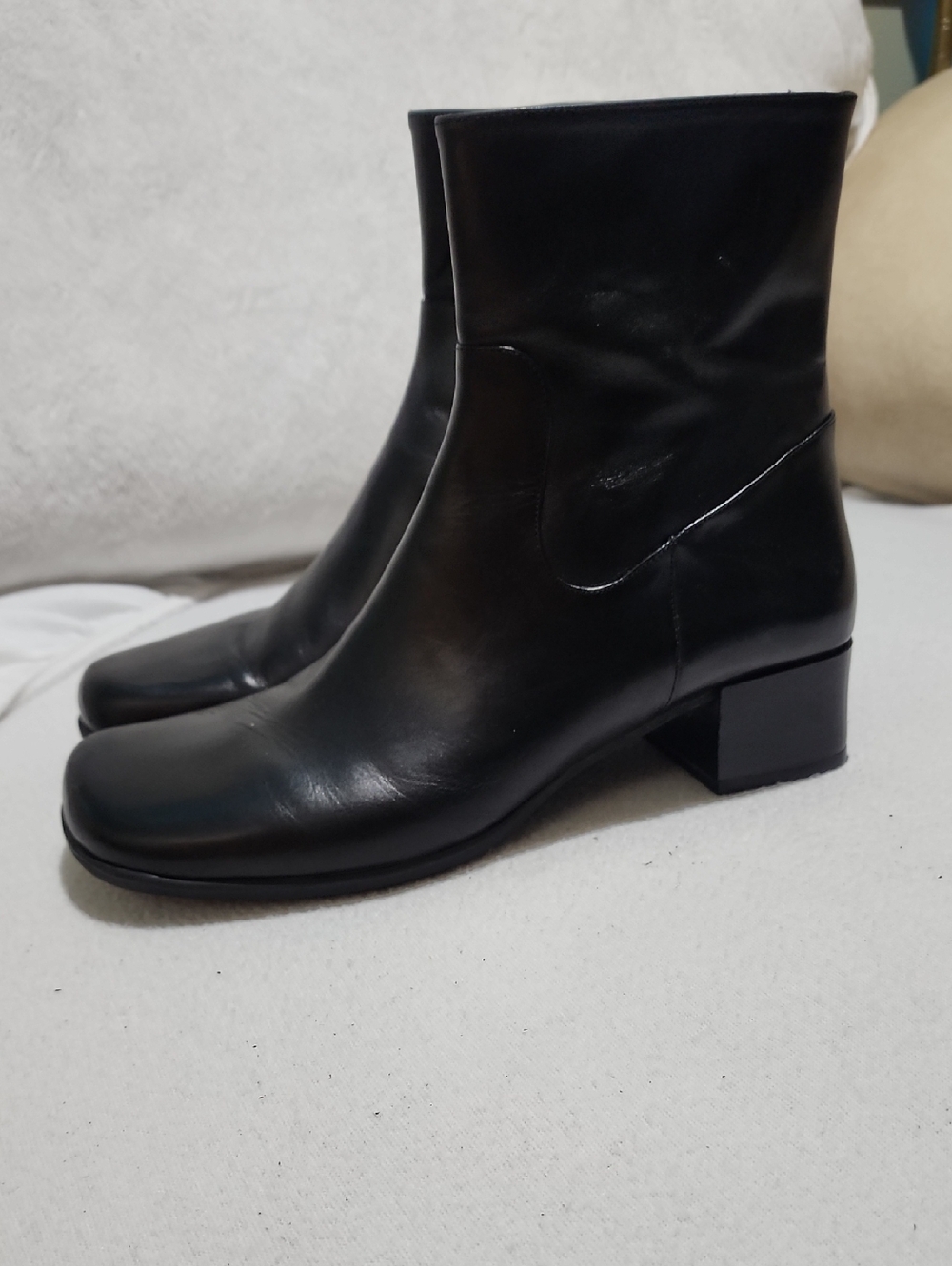 New Condition.Classic Black Leather Ankle Boots - Women's